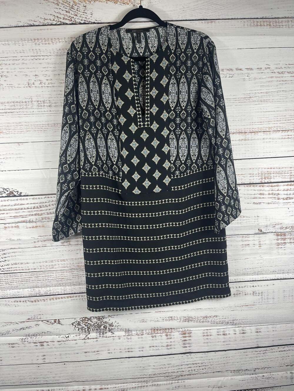 BCBGMAXAZRIA Dress Women's Small Black Geometric Shift V Neck Long Sleeve Mini